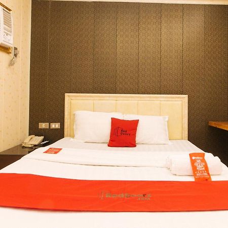 Reddoorz Plus At Winter Benitez Quezon City Exterior photo