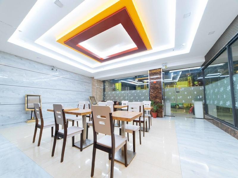 Reddoorz Plus At Winter Benitez Quezon City Exterior photo