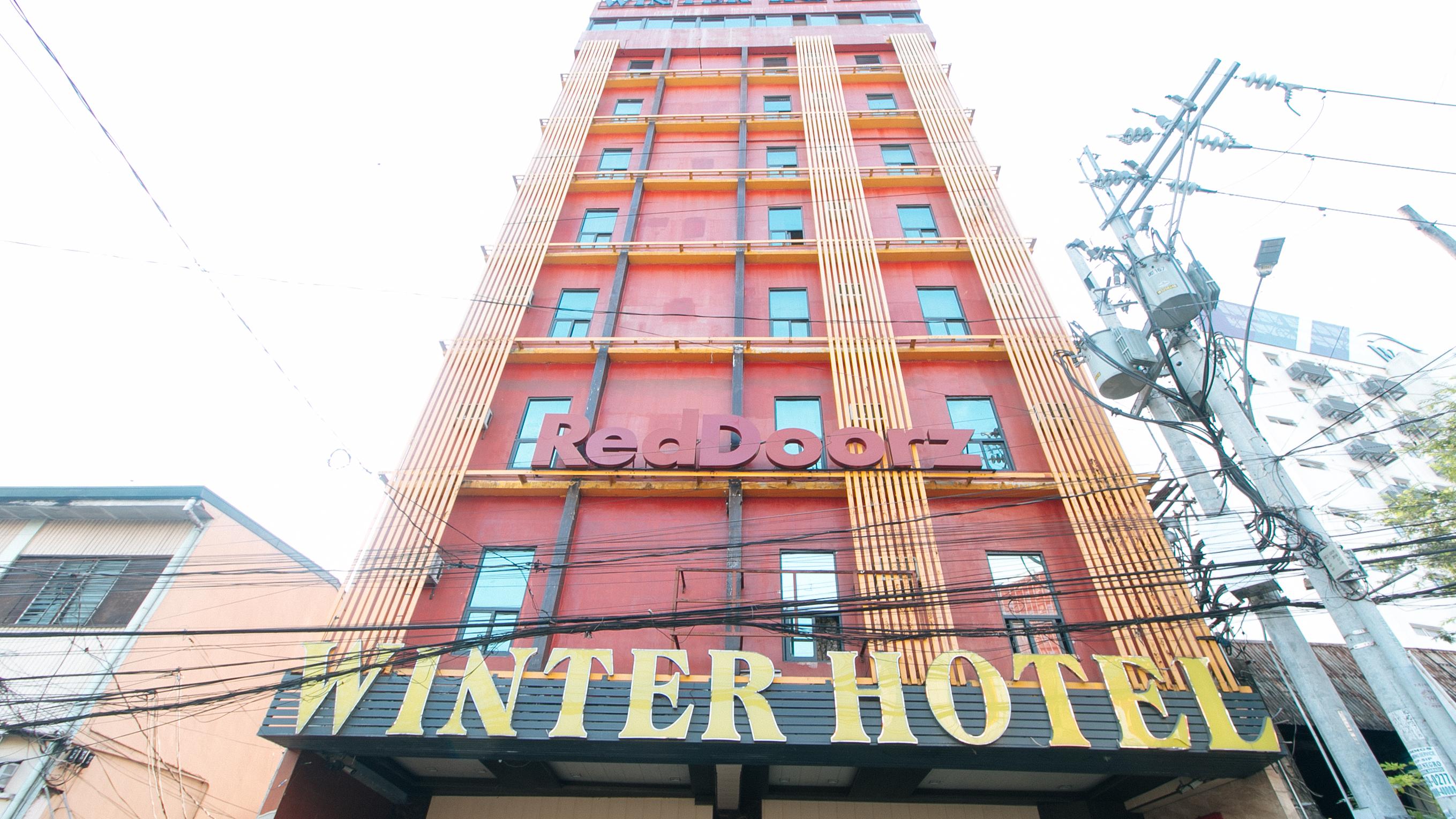 Reddoorz Plus At Winter Benitez Quezon City Exterior photo
