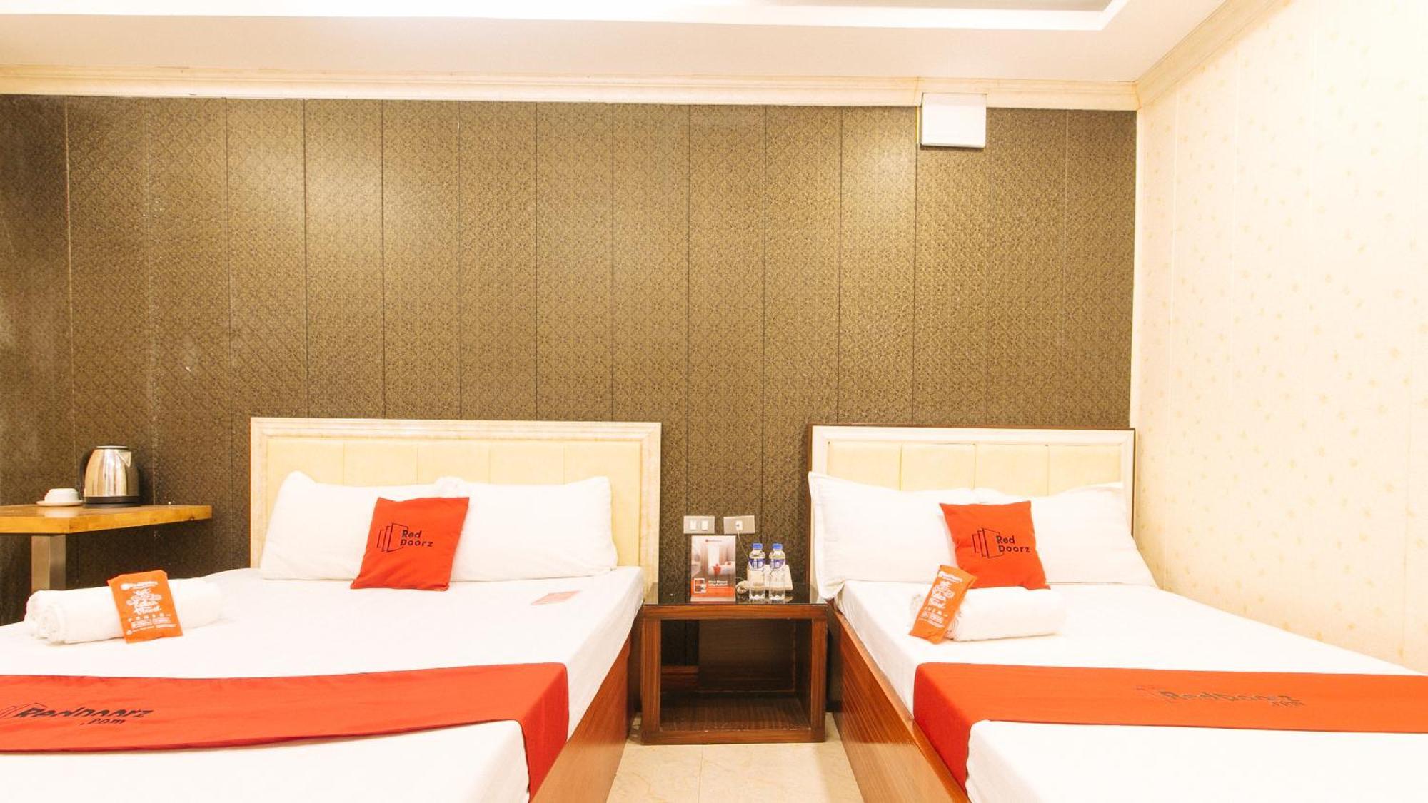 Reddoorz Plus At Winter Benitez Quezon City Exterior photo