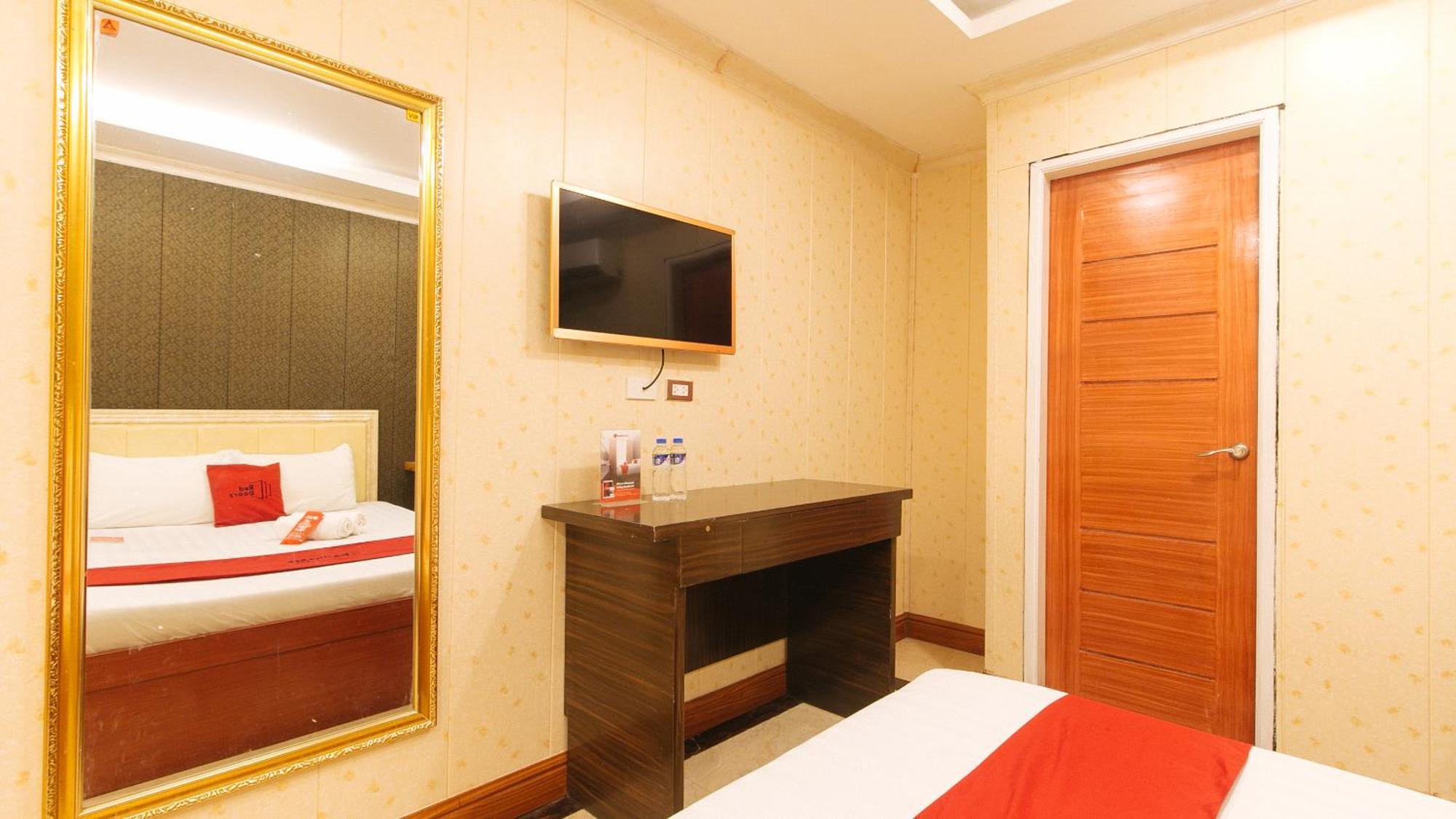 Reddoorz Plus At Winter Benitez Quezon City Exterior photo