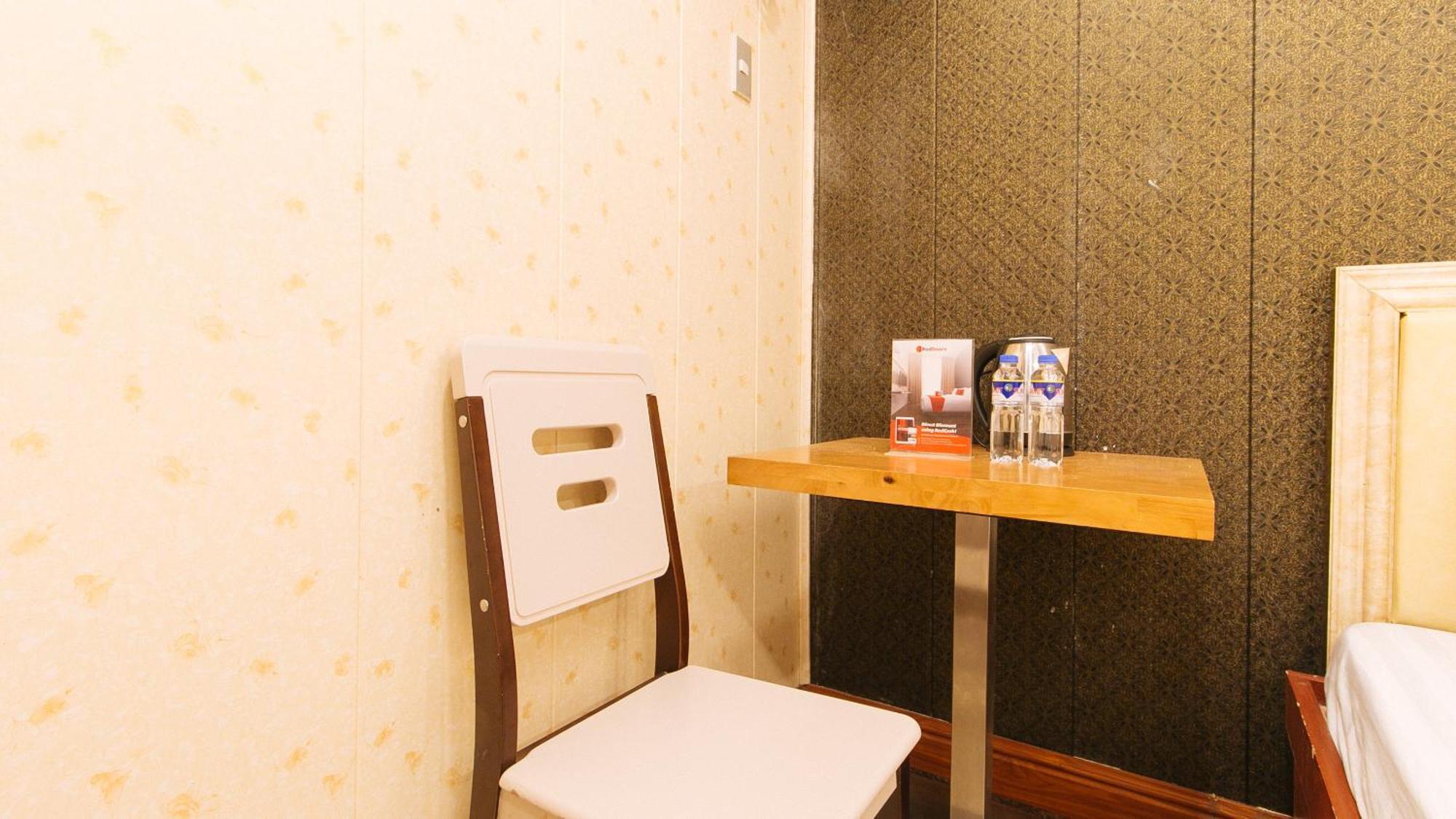Reddoorz Plus At Winter Benitez Quezon City Exterior photo