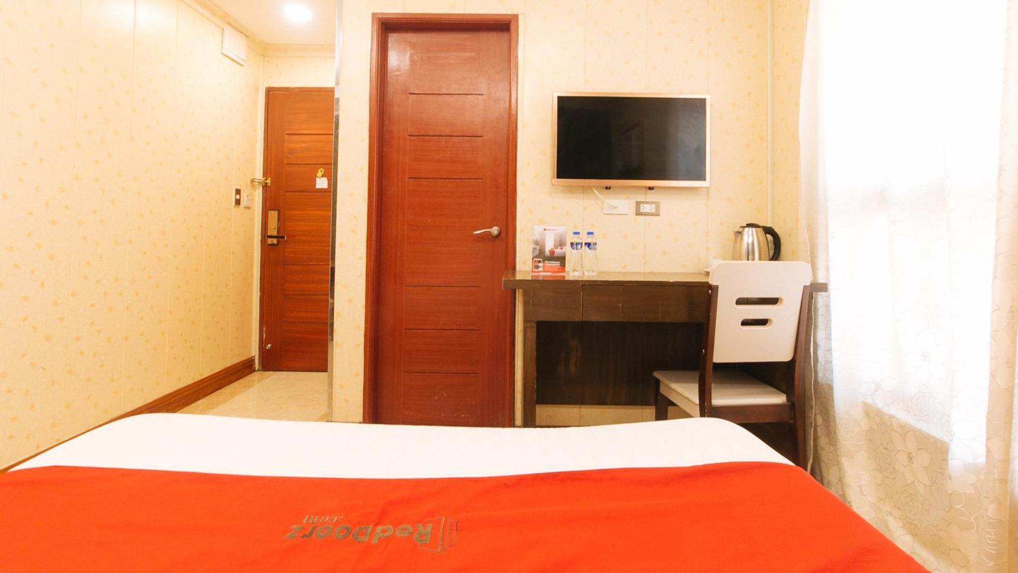 Reddoorz Plus At Winter Benitez Quezon City Exterior photo