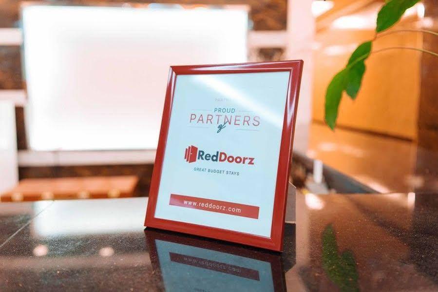 Reddoorz Plus At Winter Benitez Quezon City Exterior photo